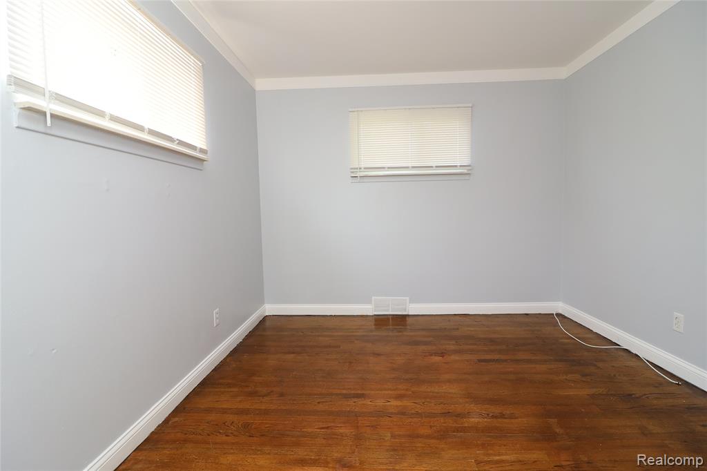 8555 Berwyn, Dearborn Heights, MI 48127 — Photo 26