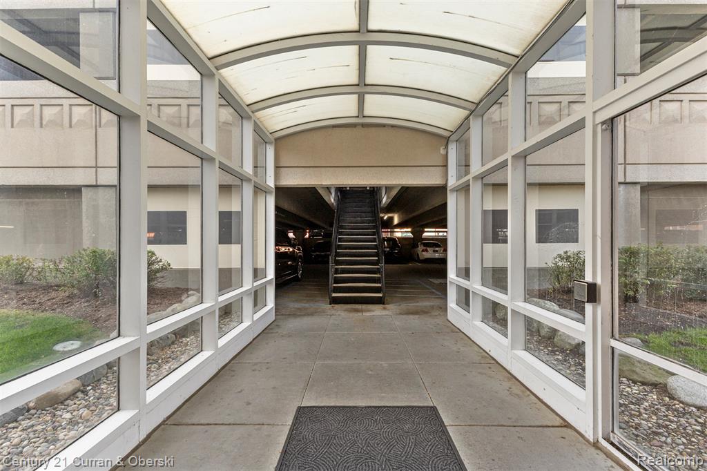 250 E Harbortown Drive, 708, Detroit, MI 48207 — Photo 35