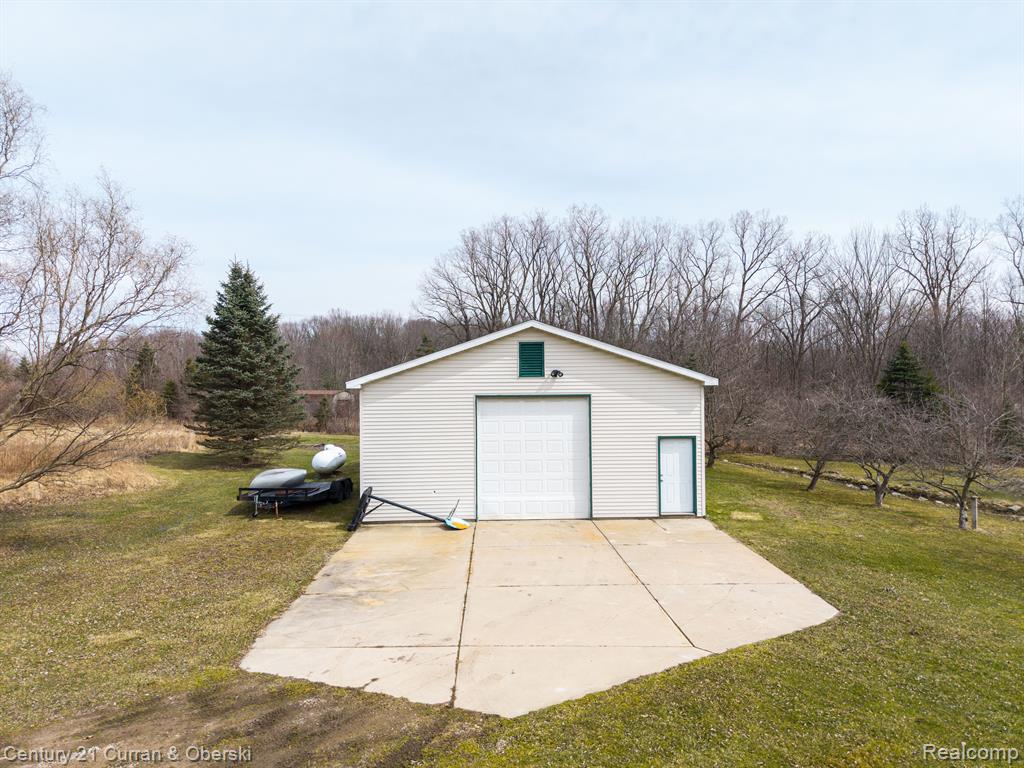 4220 HAPPY HOLLOW Lane, Howell, MI 48855 — Photo 32
