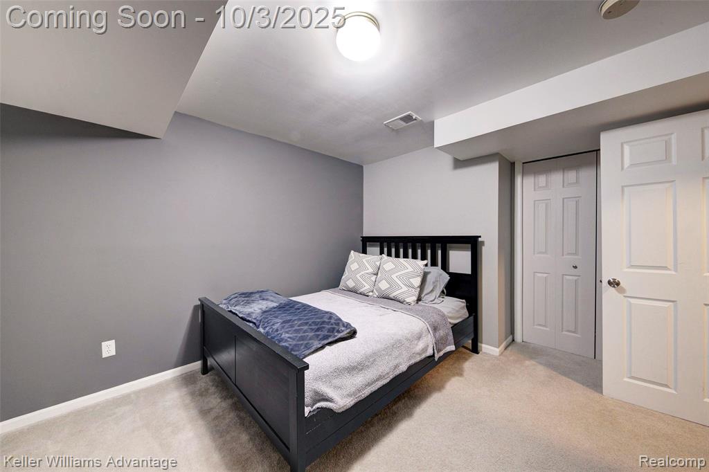 988 Calpernia, Wixom, MI 48393 — Photo 47