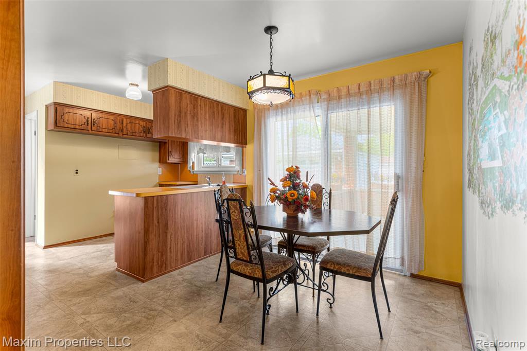 6545 N Charlesworth Street, Dearborn Heights, MI 48127 — Photo 7