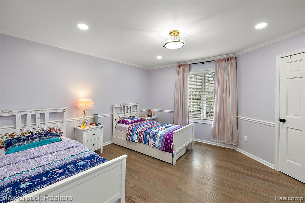 945 Wellsley Court, Bloomfield Hills, MI 48304 — Photo 25