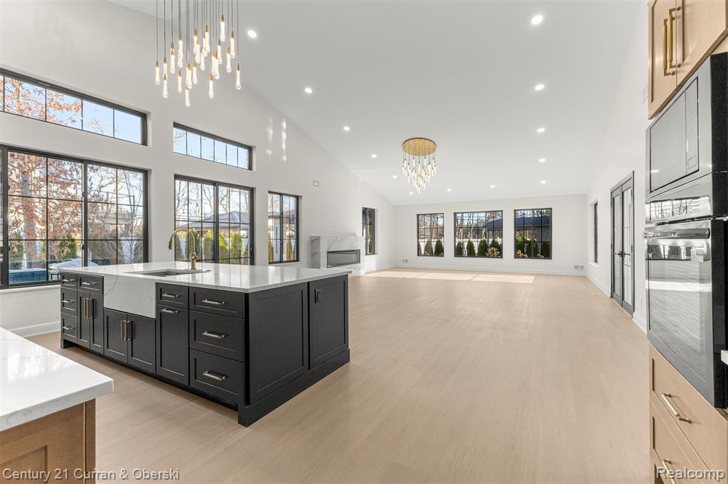2211 Golfview Drive, Dearborn, MI, 48128