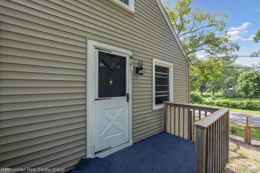 6274 HATCHERY Road, Waterford, MI 48329 — Photo 7
