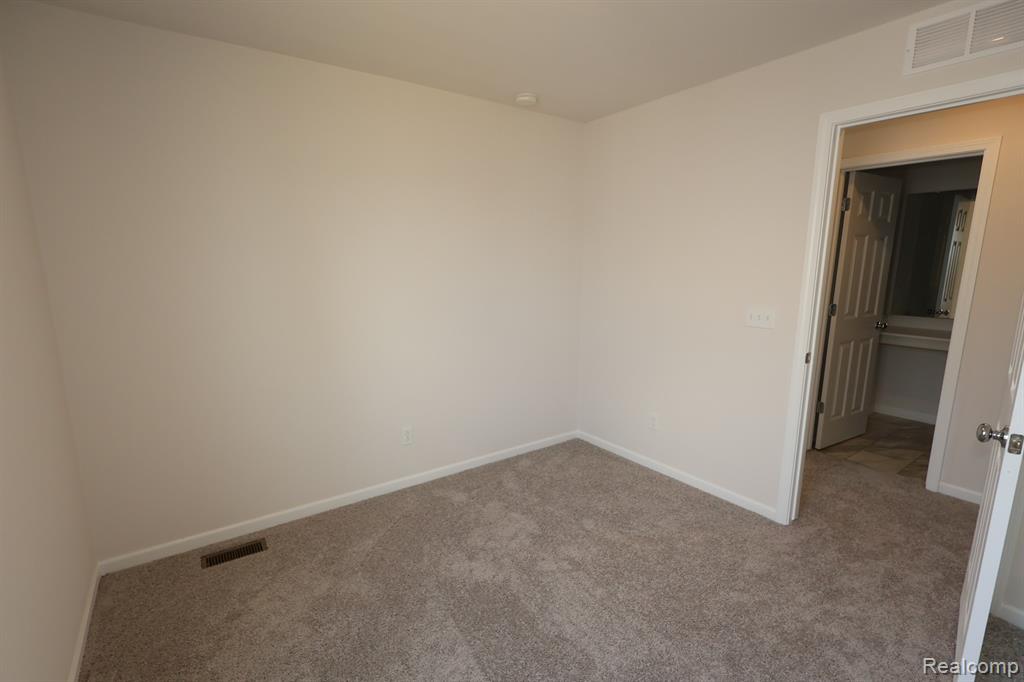 362 Hidden River W, Holly, MI 48442 — Photo 11