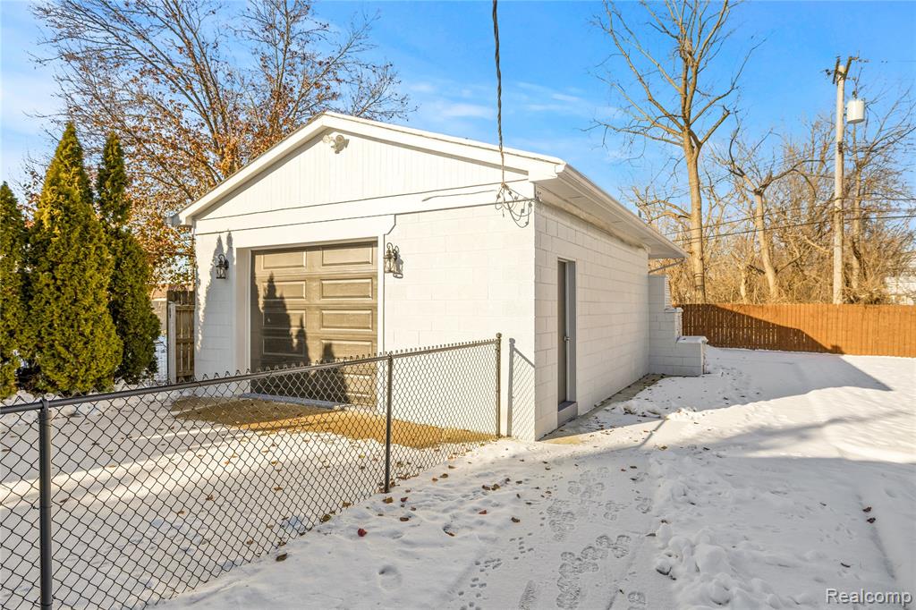 65 Algansee Drive, Troy, MI 48083 — Photo 32