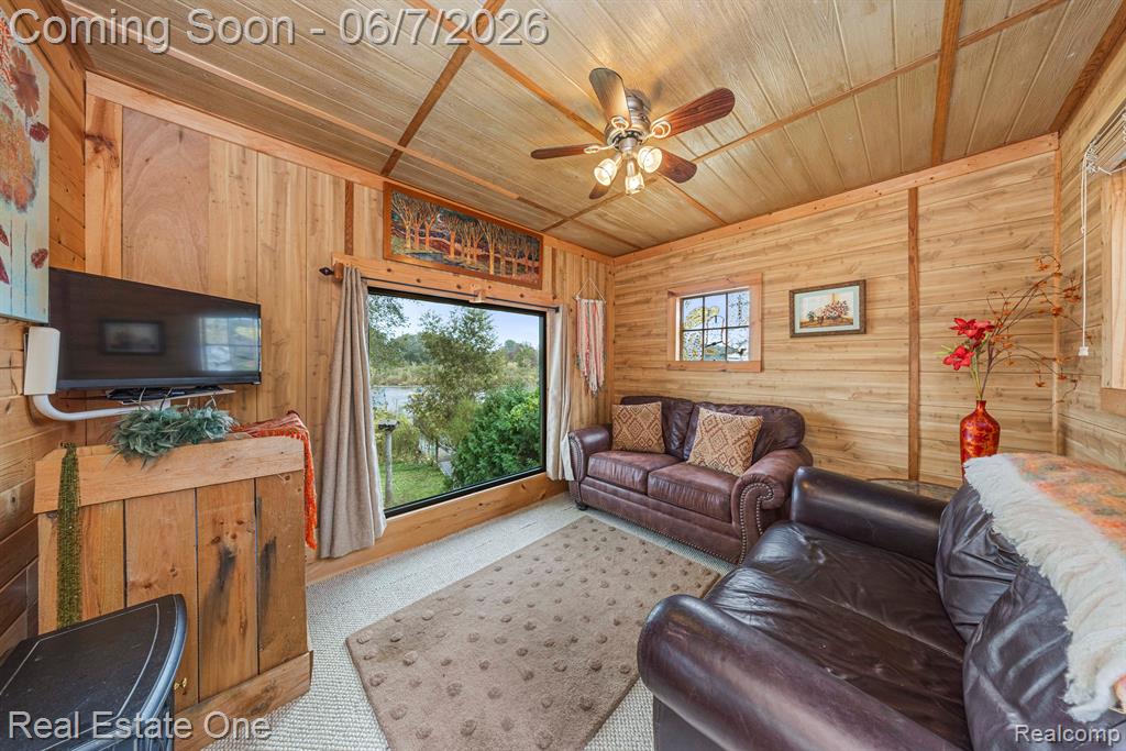 200 E CANYON Drive, Milford, MI 48380 — Photo 32