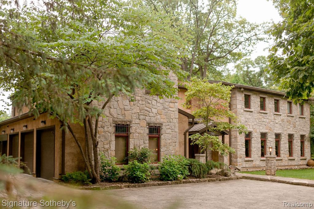 7357 LINDENMERE Drive, Bloomfield Hills, MI 48301