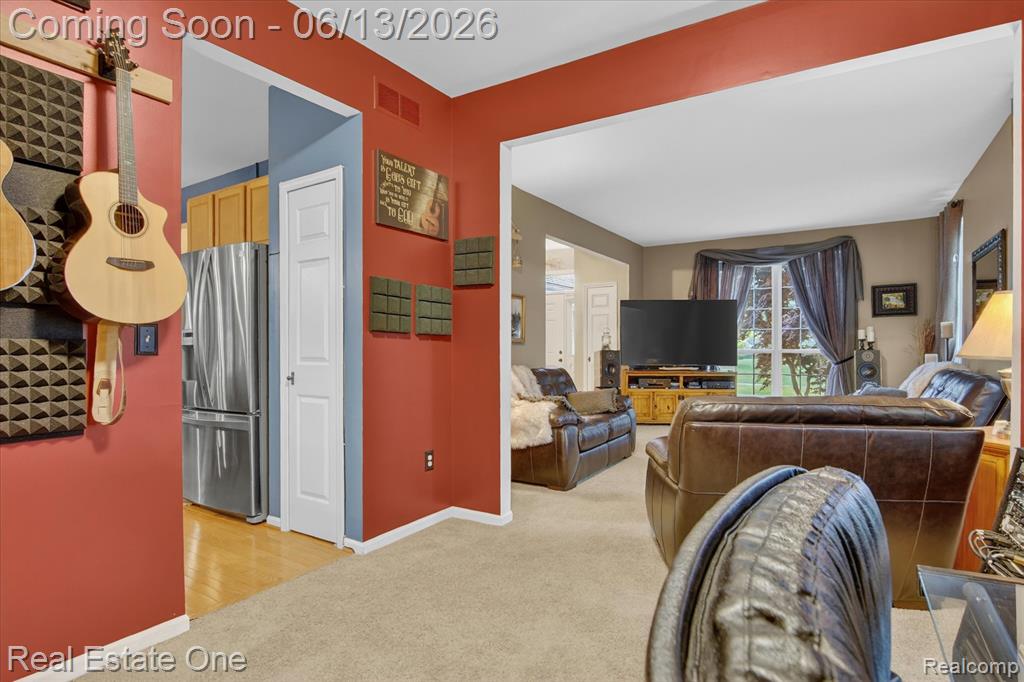 1972 Woodridge Court, Highland, MI — Photo 11