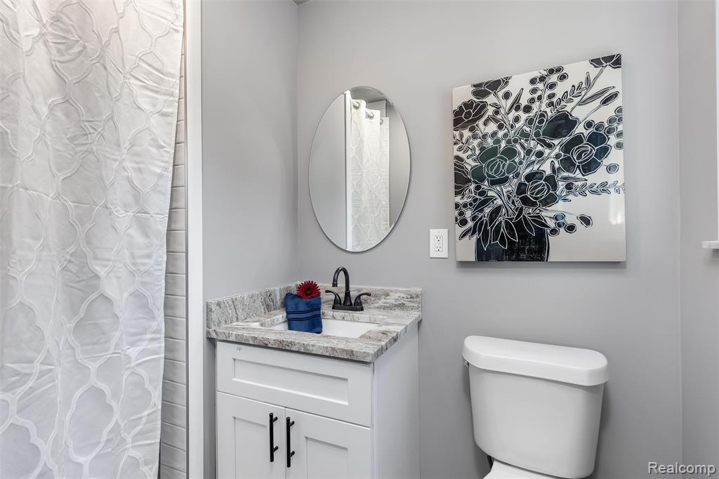 9844 Klais Court, Clarkston, MI 48348 — Photo 10