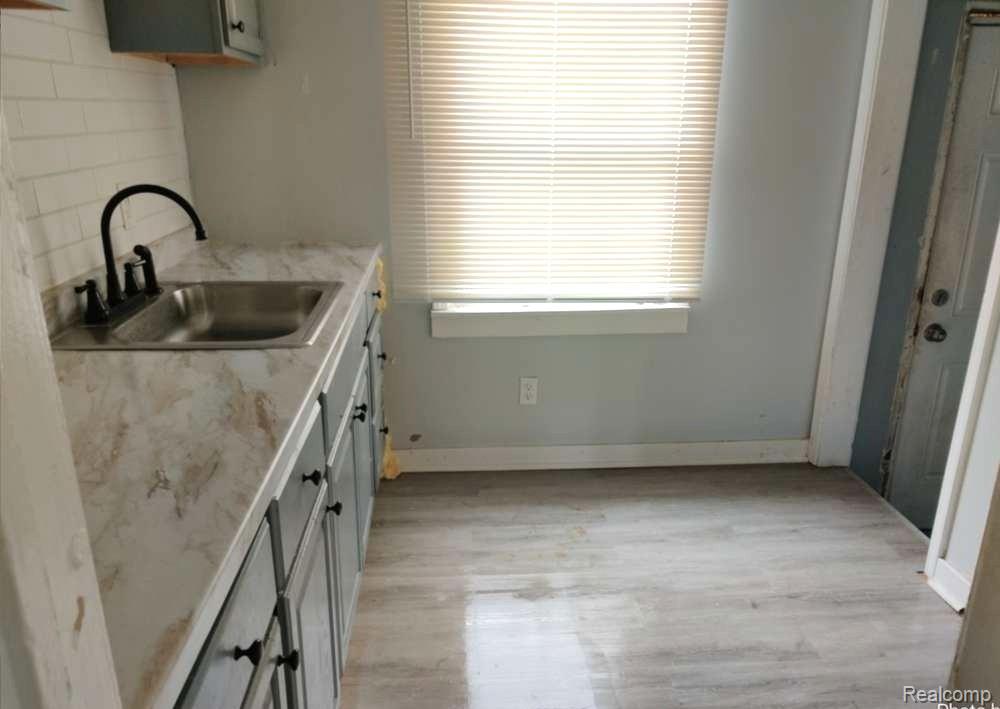 8458 Brace Street, Detroit, MI 48228 — Photo 9