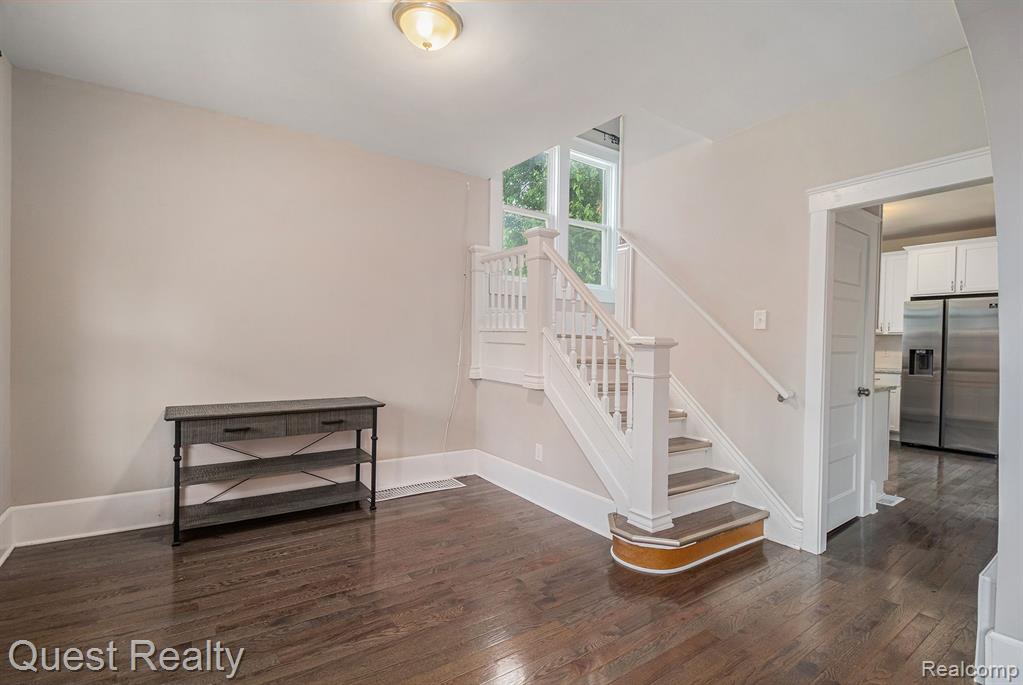 2499 BALDWIN Street, Detroit, MI 48214 — Photo 5