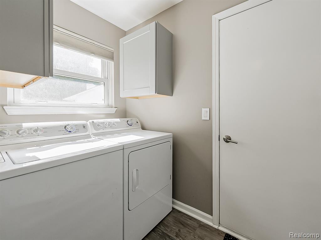 2517 Pine Drive, Wixom, MI 48393 — Photo 17