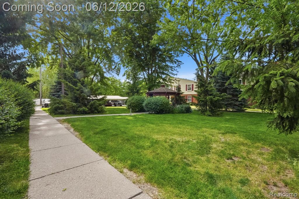 701 W Maple Road, Clawson, MI — Photo 18