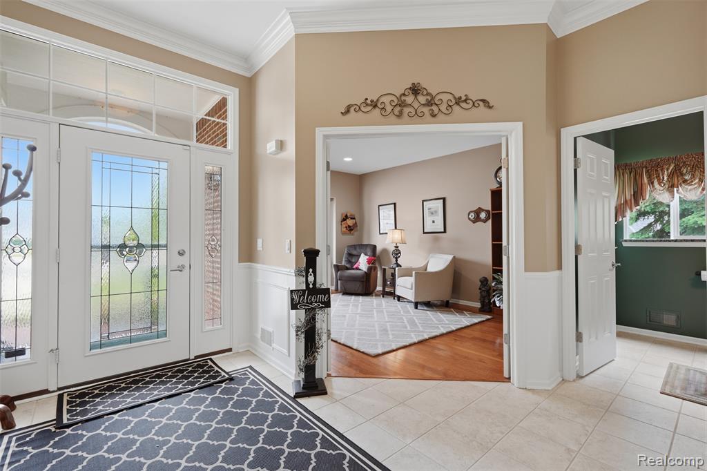470 Delmar Court, Highland, MI — Photo 3
