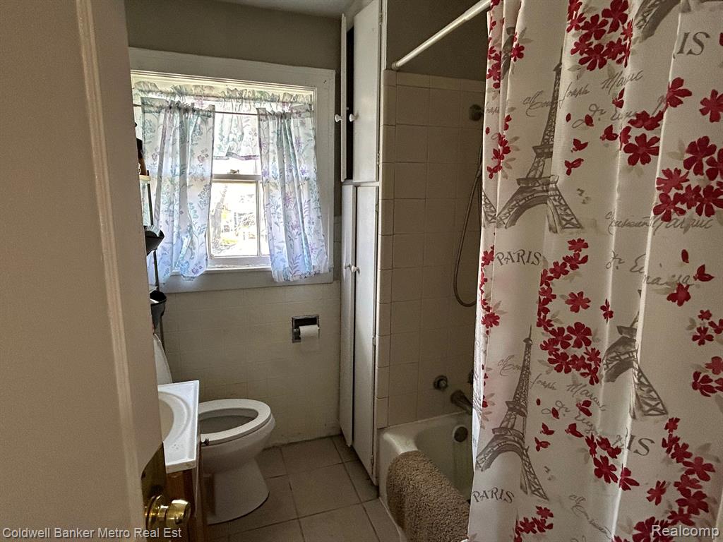 669 N PERRY Street, Pontiac, MI 48342 — Photo 5