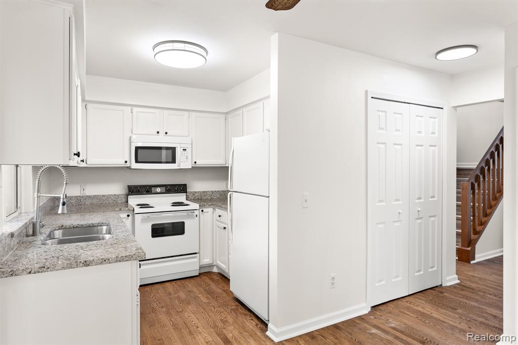 745 N MAIN Street, Milford, MI 48381 — Photo 5