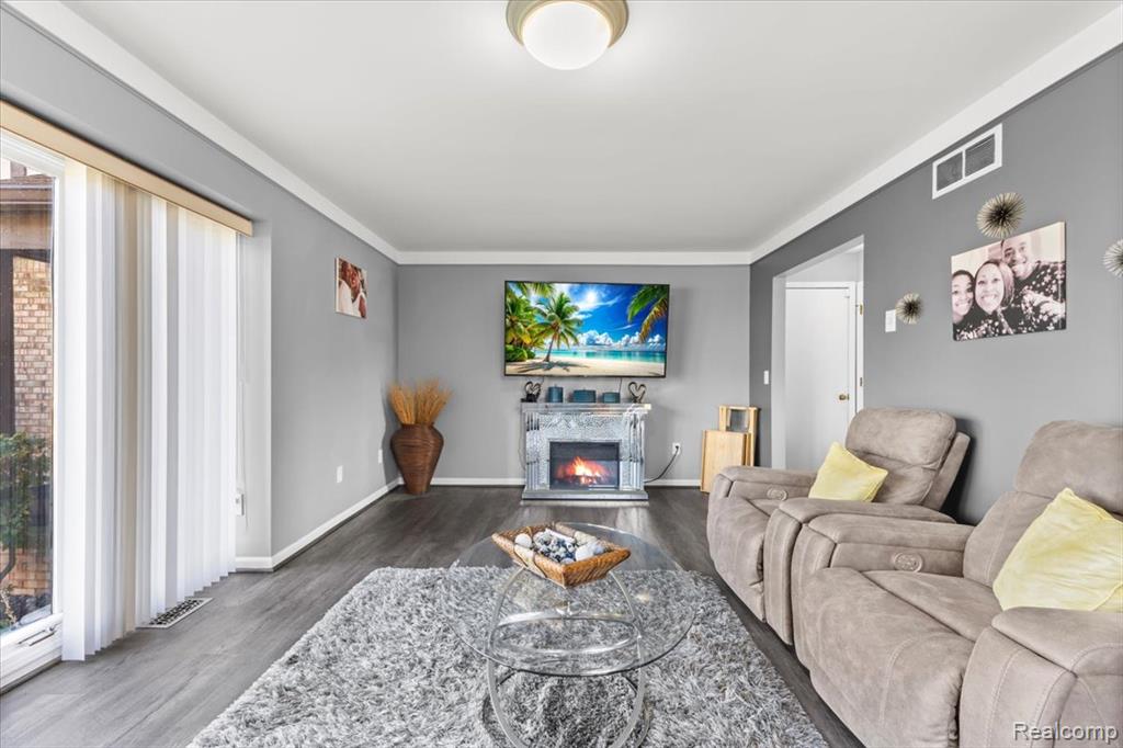 203 Lac Sainte Claire Drive, Saint Clair Shores, MI, 48082