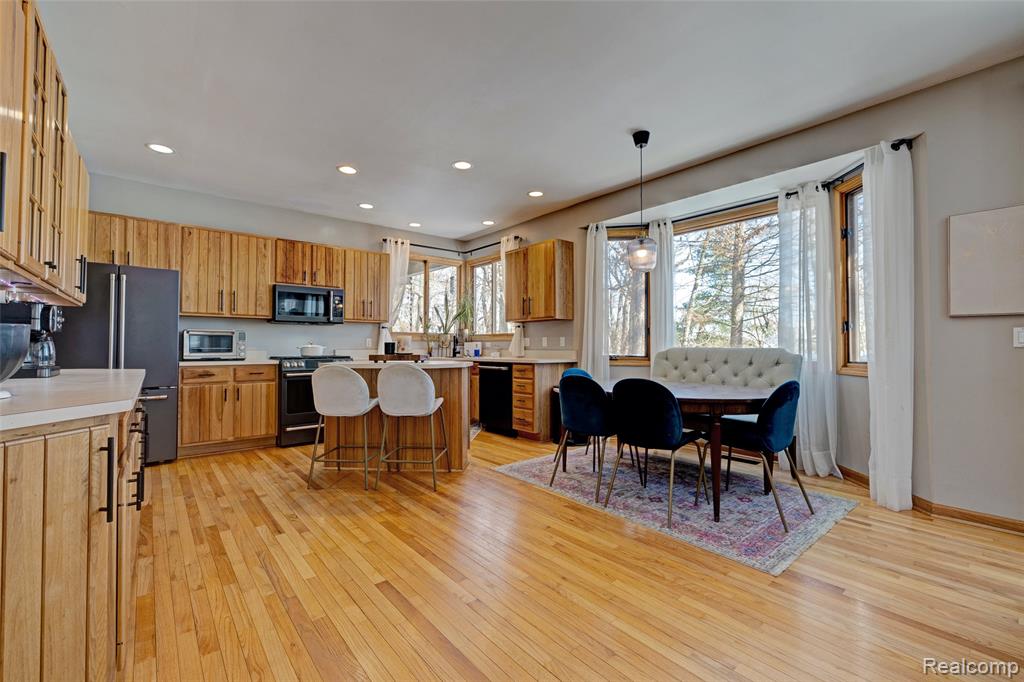 9619 Tree Top Court, Pinckney, MI, 48169