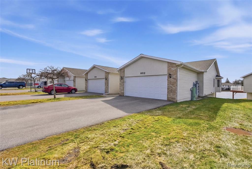 802 Crystal Lane, Marysville, MI 48040 — Photo 28