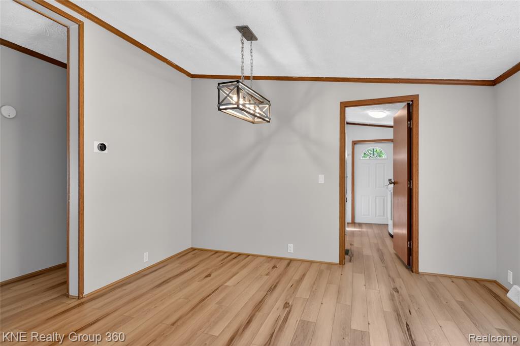 672 Red Oaks Drive, Howell, MI 48843 — Photo 14