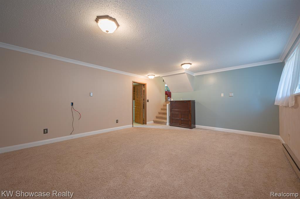 8621 OAKSIDE Avenue, Commerce Twp, MI 48382 — Photo 19