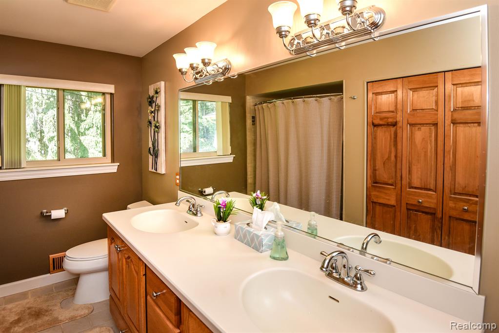 9245 PINE KNOB Road, Clarkston, MI 48348 — Photo 24