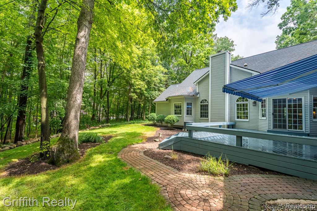 8123 Baypointe Drive, Brighton, MI 48114 — Photo 34