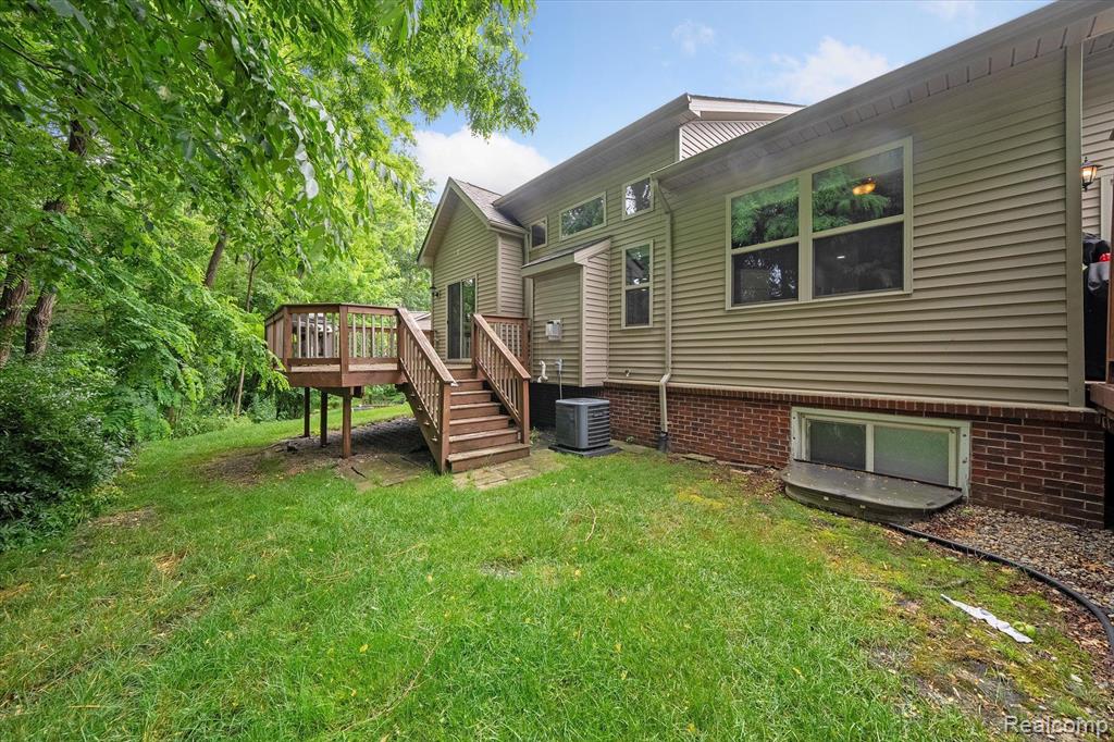 9566 KINGSWAY Circle, Clarkston, MI 48348 — Photo 14