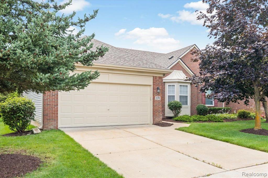 2076 RED MAPLE Lane, Commerce Twp, MI 48390 — Photo 32