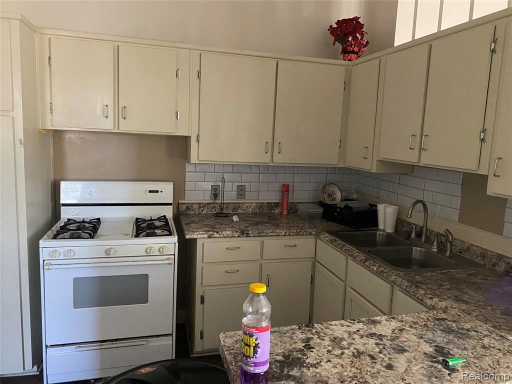 17272 Bentler Street, 38, Detroit, MI 48219 — Photo 3