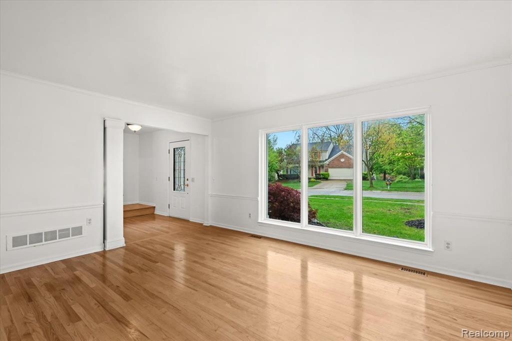 45273 Yorkshire Drive, Novi, MI — Photo 8