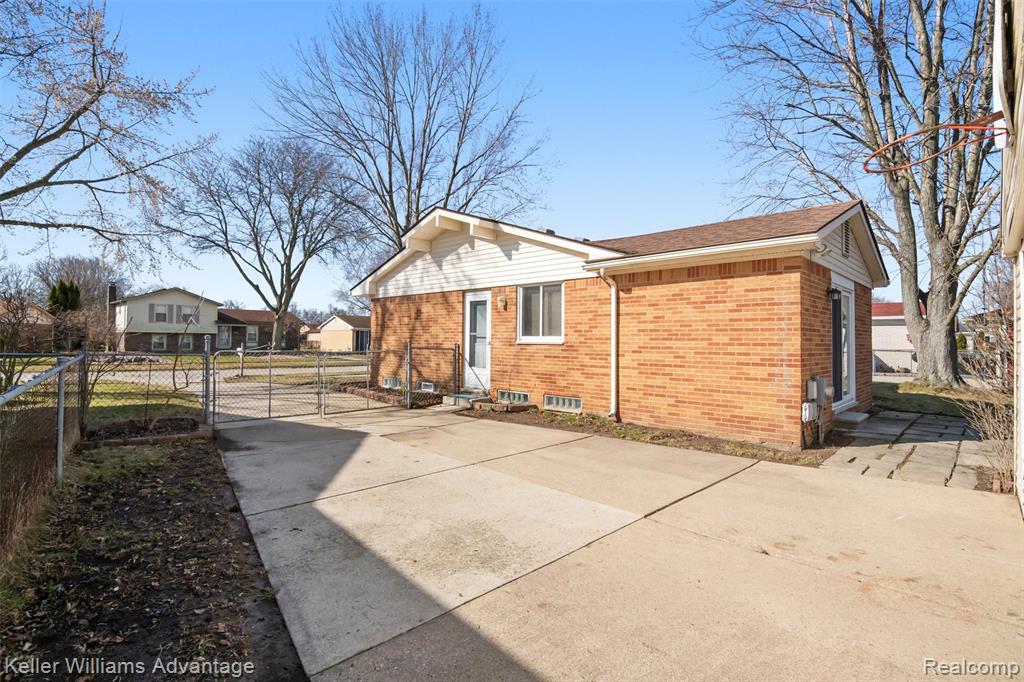 44528 WHITMAN Avenue, Canton, MI 48187 — Photo 28