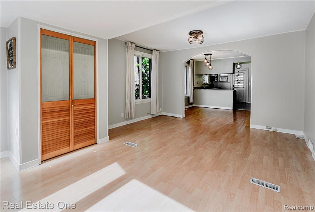 2918 Nagle Court, Keego Harbor, MI 48320 — Photo 5
