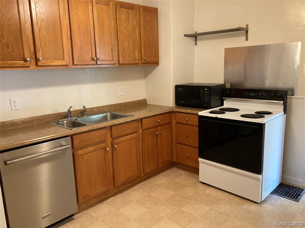 887 SAINT CLAIR LOWER Street, Grosse Pointe, MI 48230 — Photo 10