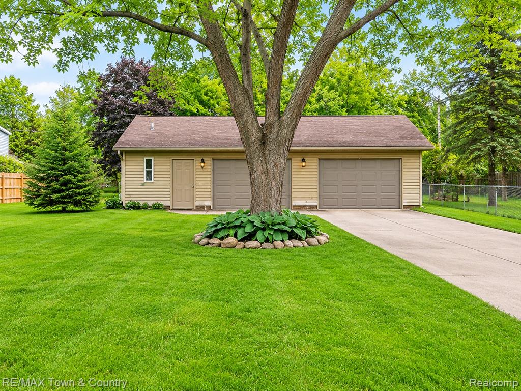 405 Terrace Drive, Flushing, MI 48433 — Photo 3