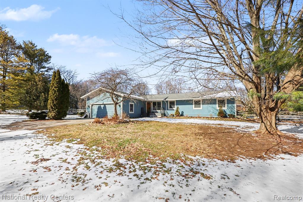 515 E Dawson Road, Milford, MI 48381 — Photo 2