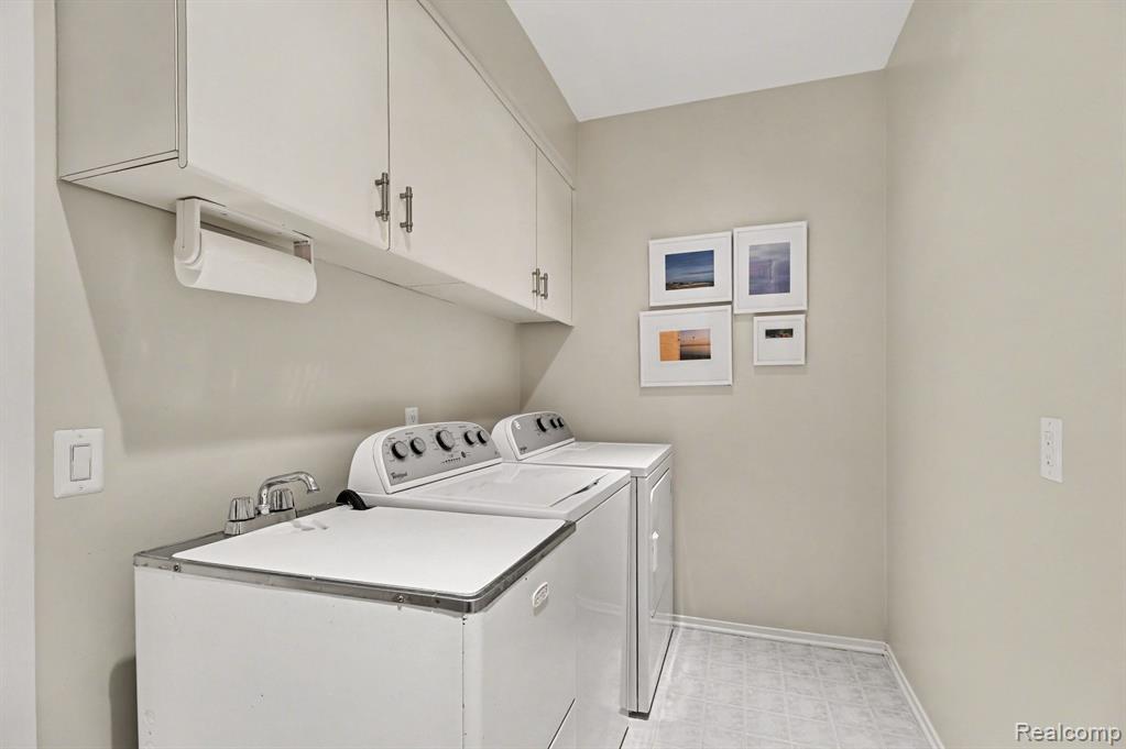 5080 Mirror Lake Court, West Bloomfield, MI 48323 — Photo 15