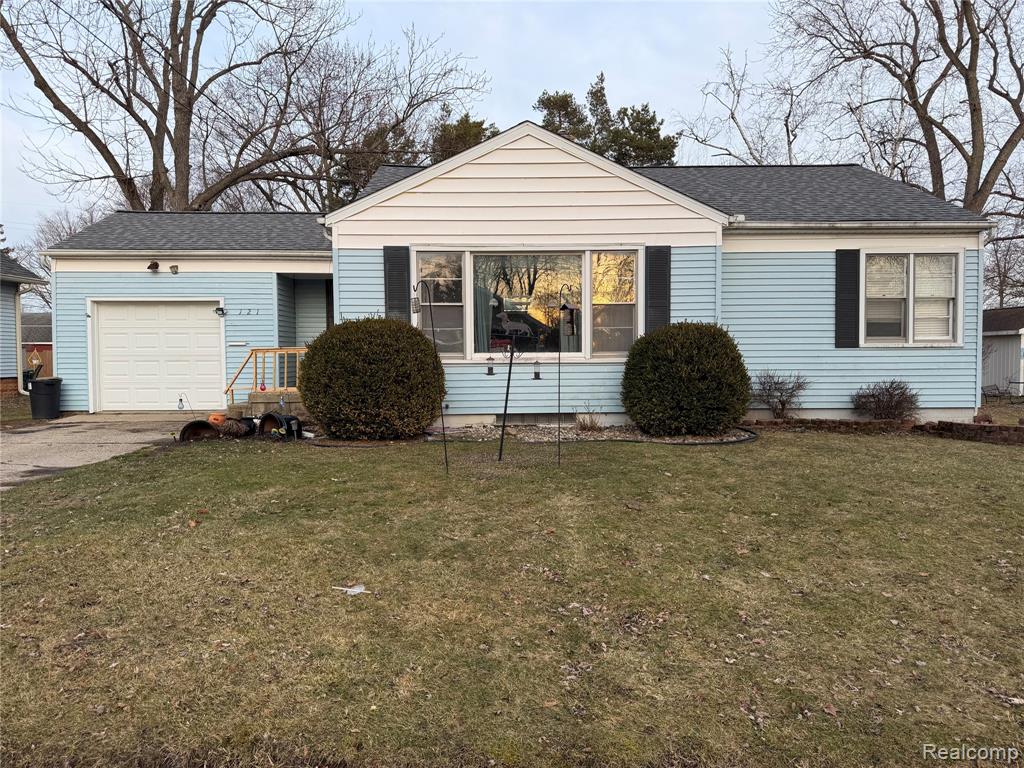 121 Loomis Avenue, Clio, MI 48420 — front exterior