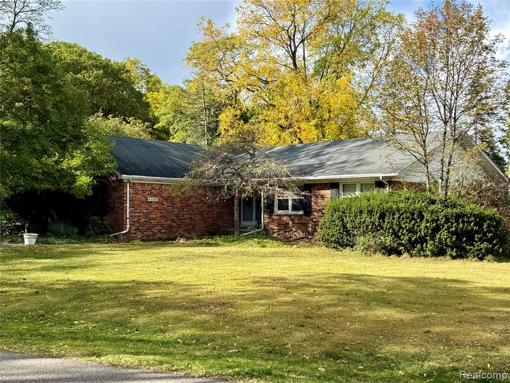 4260 E Newland Drive, West Bloomfield, MI 48323 — front exterior