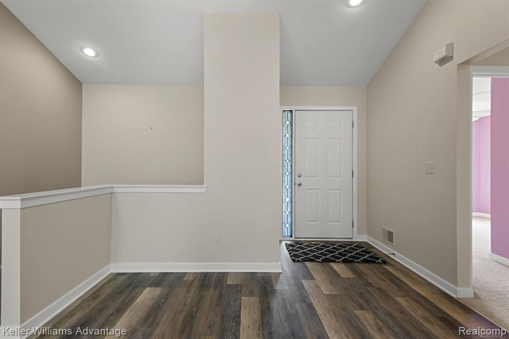 390 Mulberry Drive, Commerce Twp, MI 48390 — Photo 7