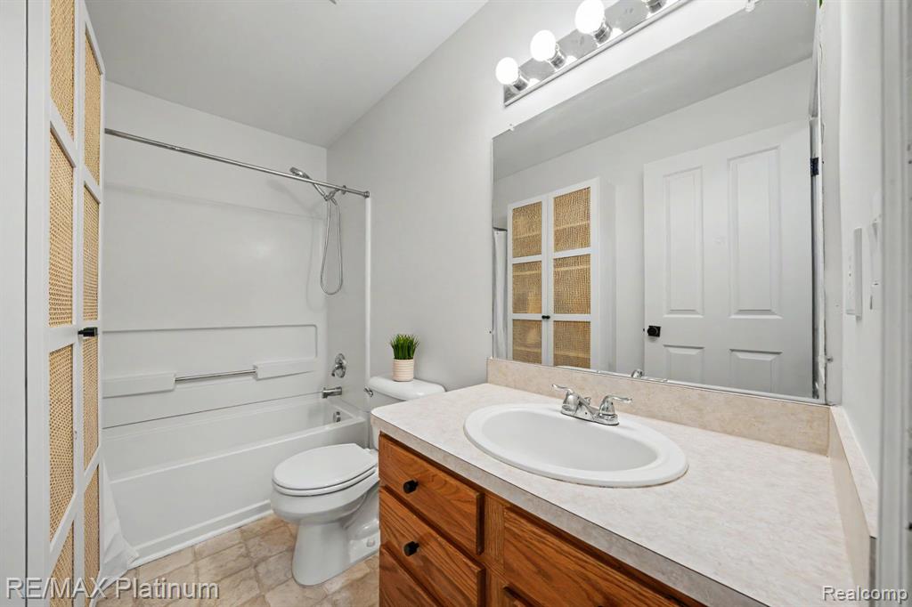 4253 Hampton Ridge Boulevard, Howell, MI 48843 — Photo 14