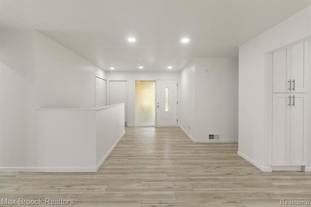 6207 NICHOLAS Drive, West Bloomfield, MI — Photo 9
