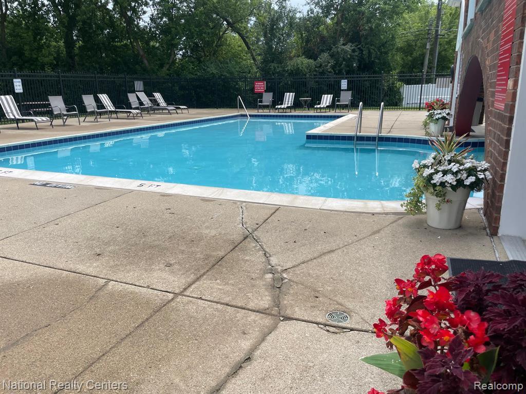 24825 Olde Orchard Street, Novi, MI — Photo 30