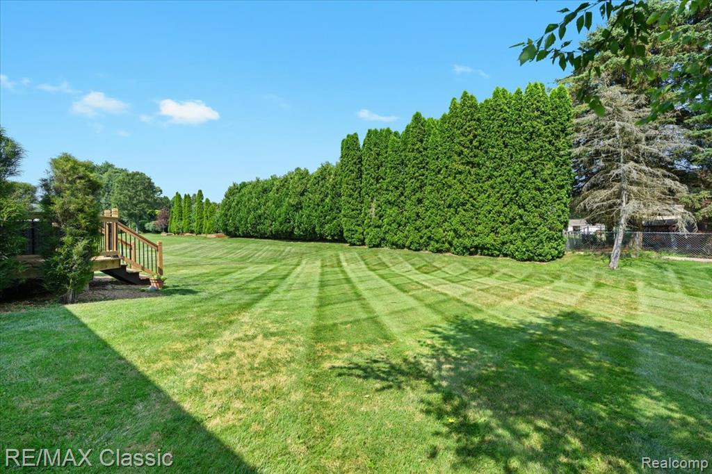 4176 W Pointe Drive, Waterford, MI 48329 — Photo 35