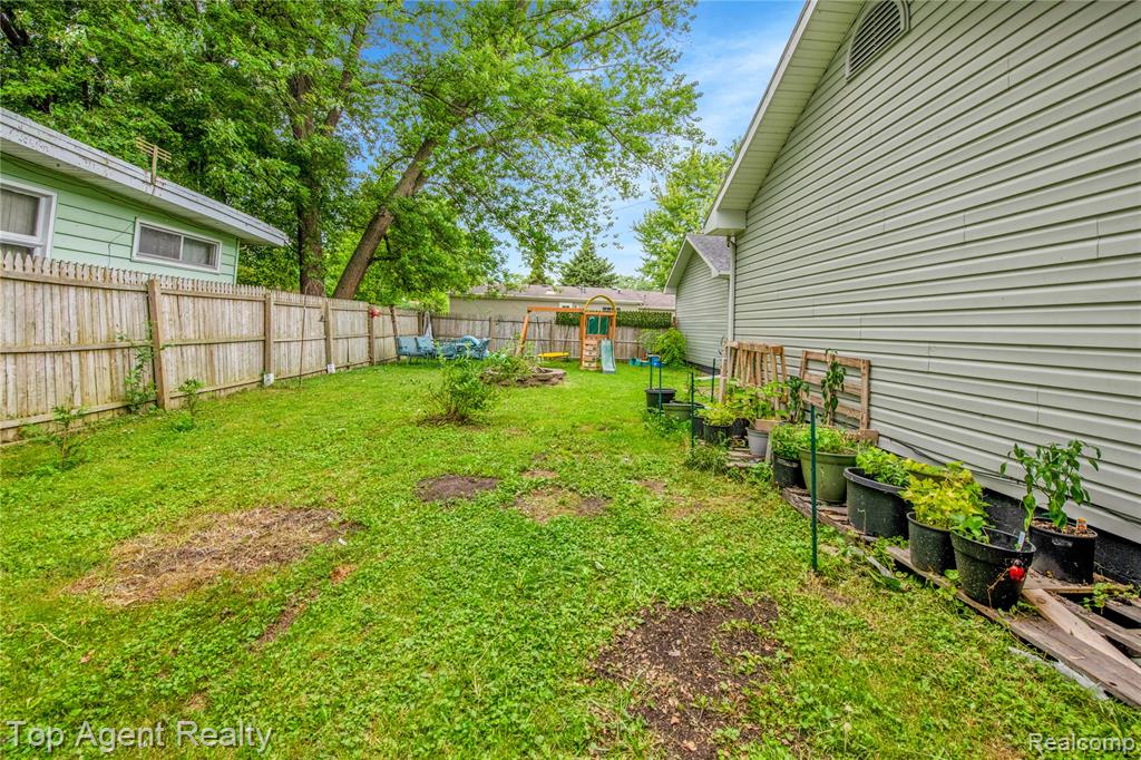 5648 Parkview Street, Newport, MI 48166 — Photo 19