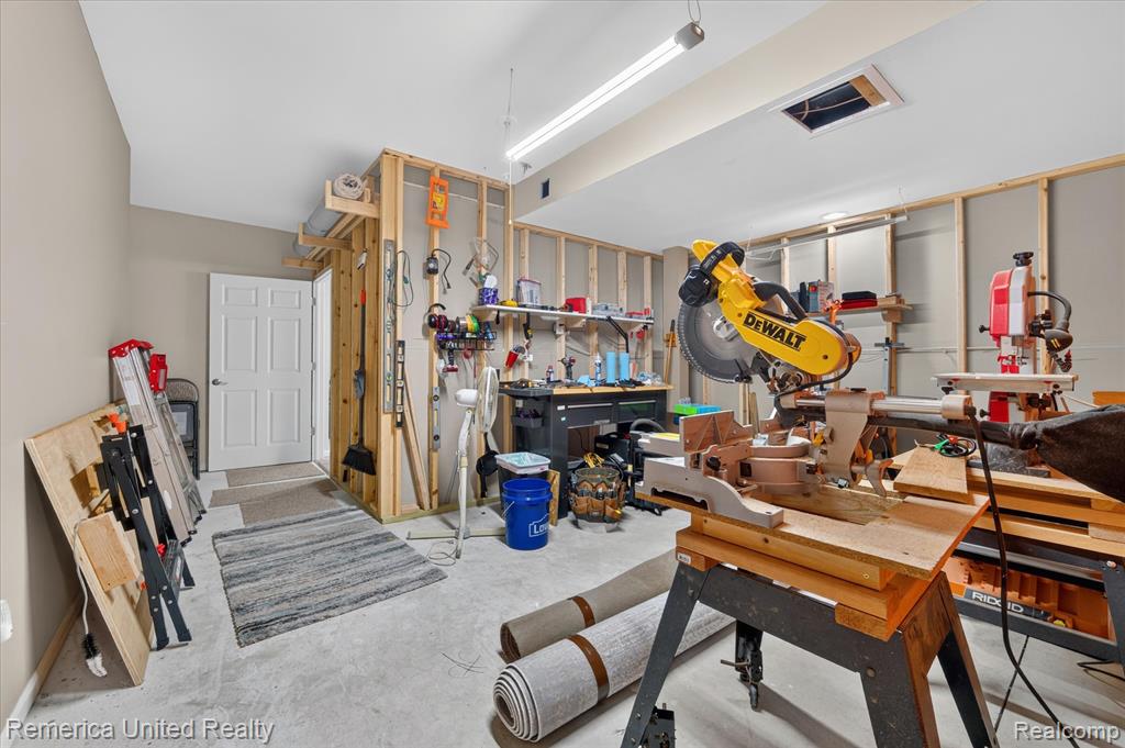 6169 Bay Court, Waterford, MI 48327 — Photo 46