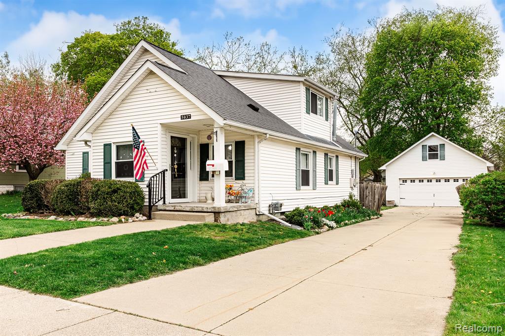 5037 1ST Street, Swartz Creek, MI 48473 — front exterior