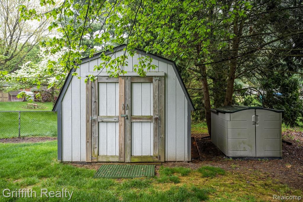 6903 SOMERSET Drive, Brighton, MI 48116 — Photo 8