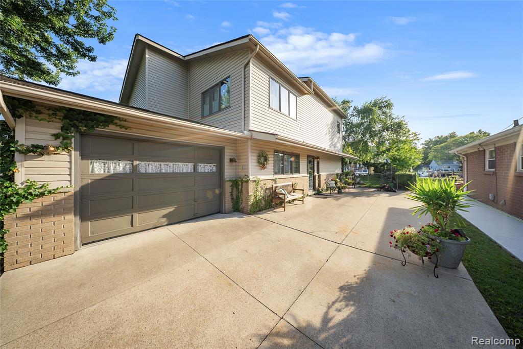 30500 Bayview Drive, Gibraltar, MI — Photo 42